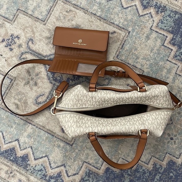 Michael Kors Purse & Wallet Set - Picture 2 of 7